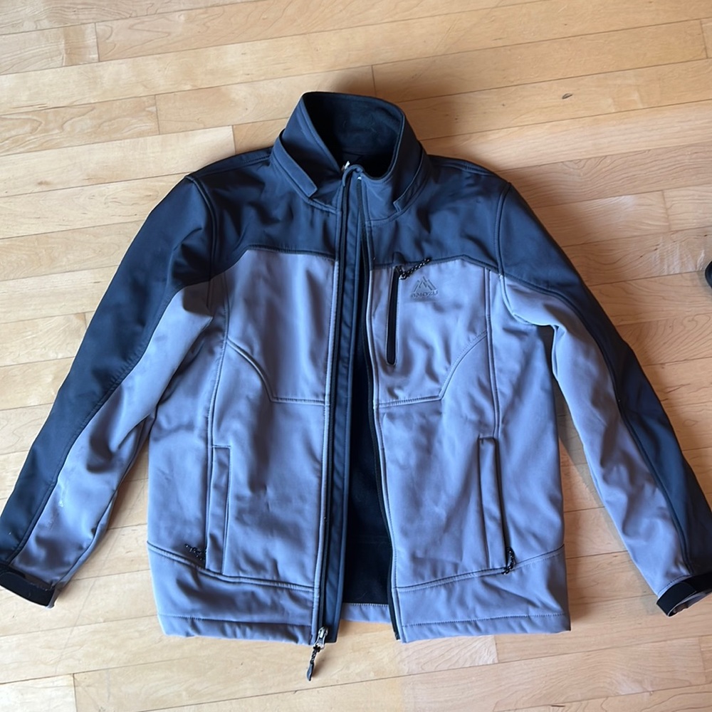 Snozu ski coat- never worn
